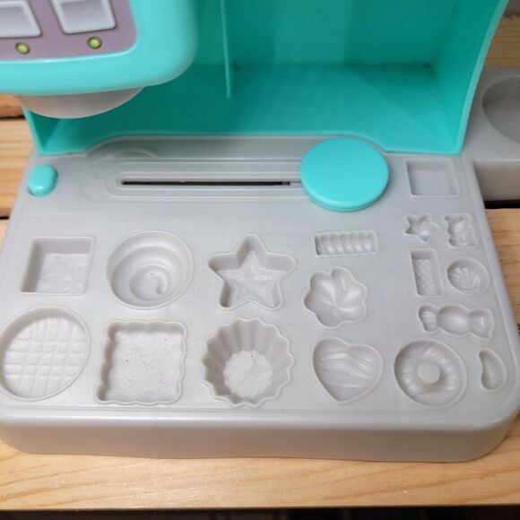 Play-Doh Cafe Kitchen Creation - Picture 4 of 9